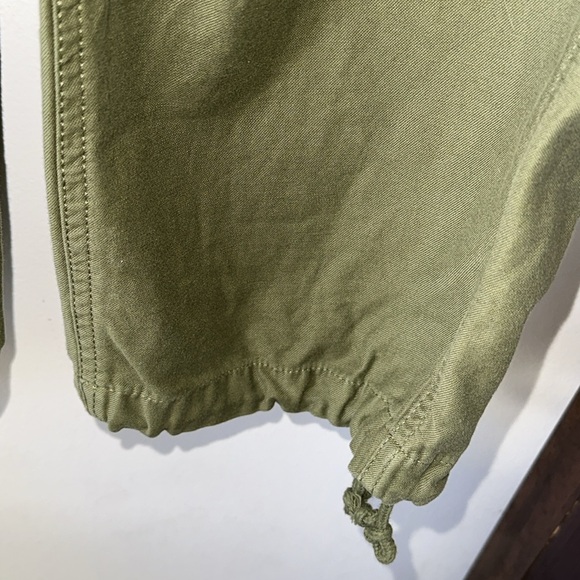 TNA Aritzia Green Cargo Pant⭐️ - Picture 4 of 13
